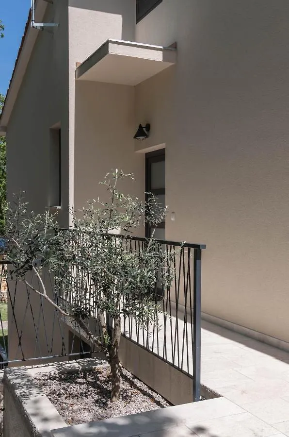 Villa Portum - Where Serenity & Comfort Meet, Luxurious Woodland Retreat With Private Heated Pool & Amenities Veligolji